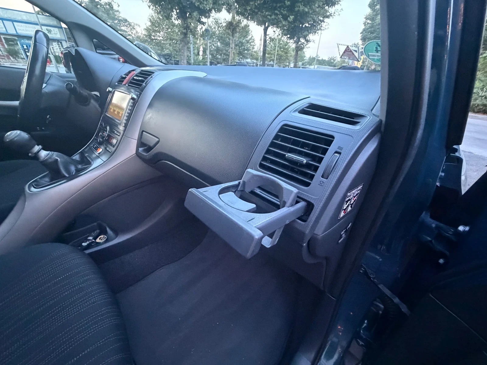 Toyota Auris 2.0/D-4D/126 к.с./ НАВИГАЦИЯ/KEYLESS GO, снимка 12 - Автомобили и джипове - 55773005