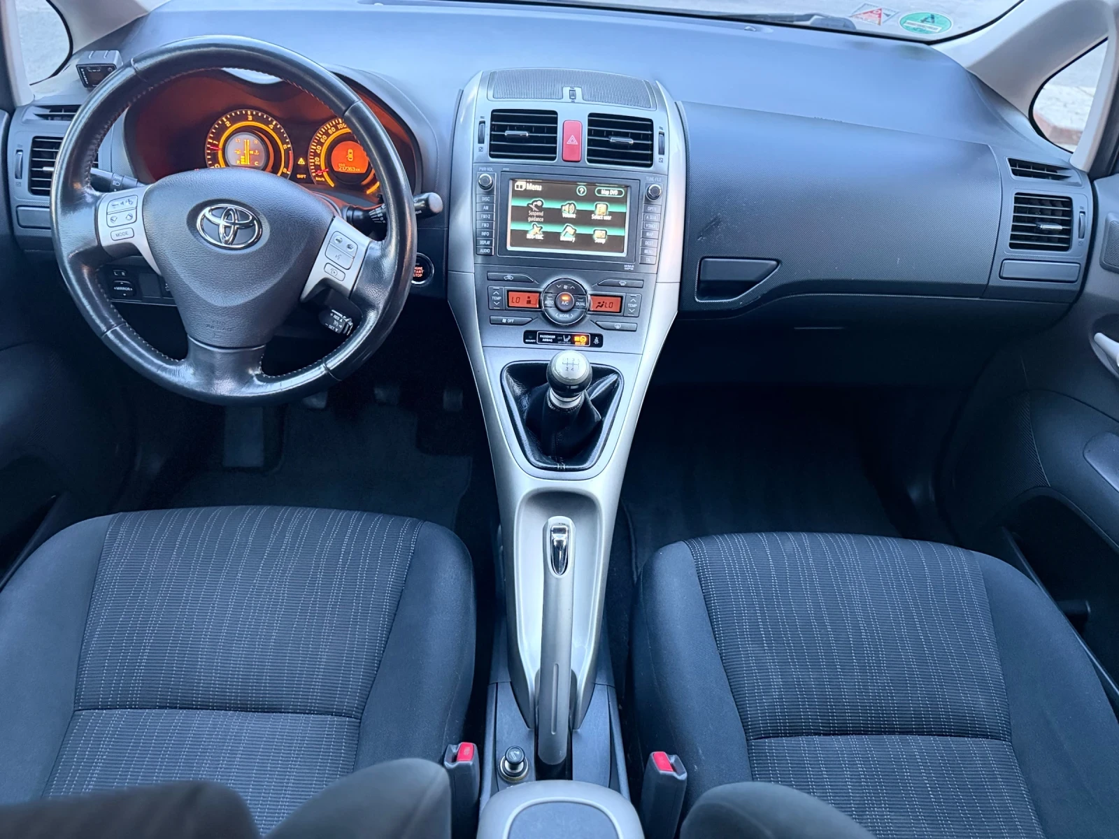 Toyota Auris 2.0/D-4D/126 к.с./ НАВИГАЦИЯ/KEYLESS GO, снимка 8 - Автомобили и джипове - 55773005