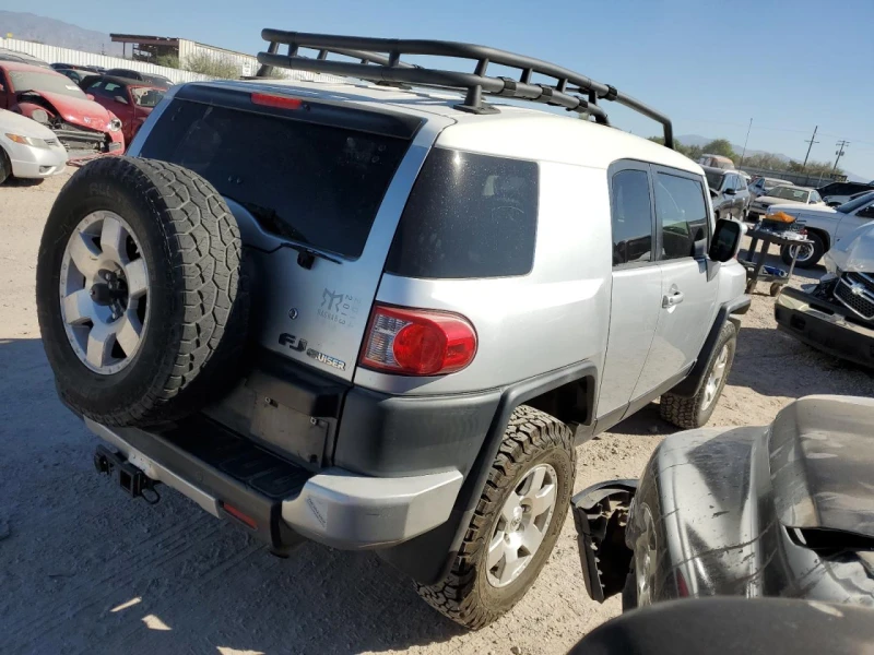 Toyota Fj cruiser 4.0 VVTI* AWD* Идеален за газ* , снимка 4 - Автомобили и джипове - 48011964