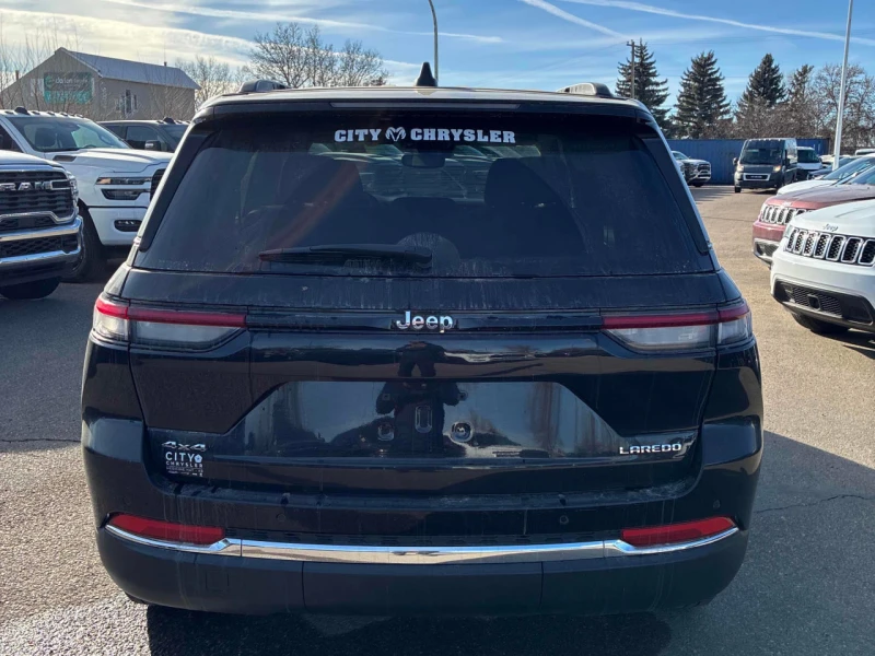 Jeep Grand cherokee * АВТО КРЕДИТ* ЦЕНА ДО БГ * СЕРВИЗНА ИСТОРИЯ * , снимка 5 - Автомобили и джипове - 53496746