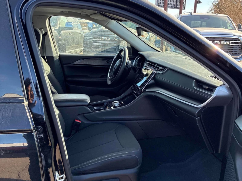 Jeep Grand cherokee * АВТО КРЕДИТ* ЦЕНА ДО БГ * СЕРВИЗНА ИСТОРИЯ * , снимка 12 - Автомобили и джипове - 53496746