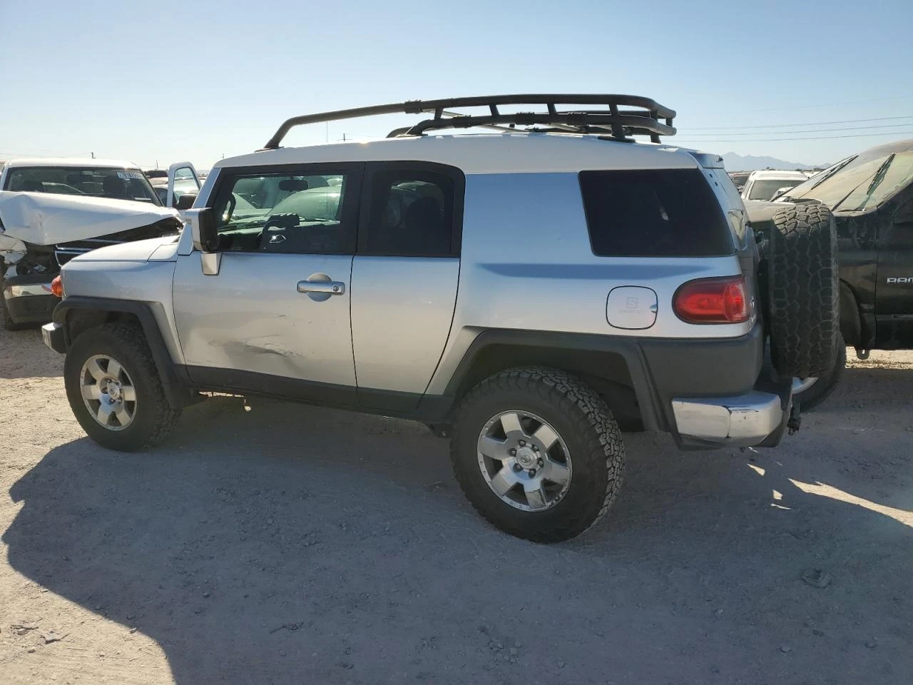 Toyota Fj cruiser 4.0 VVTI* AWD* Идеален за газ*  - изображение 6