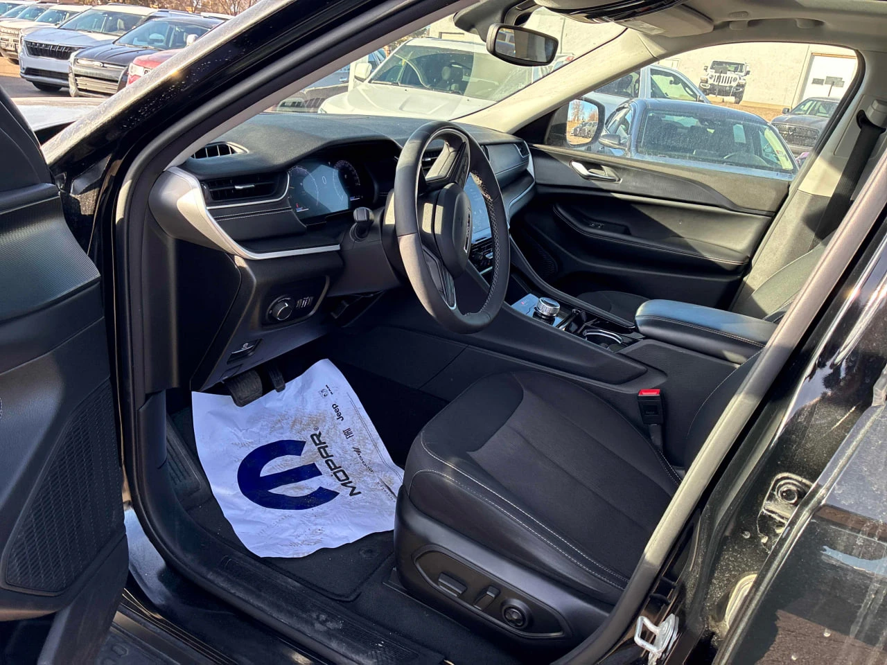 Jeep Grand cherokee * АВТО КРЕДИТ* ЦЕНА ДО БГ * СЕРВИЗНА ИСТОРИЯ *  - изображение 8