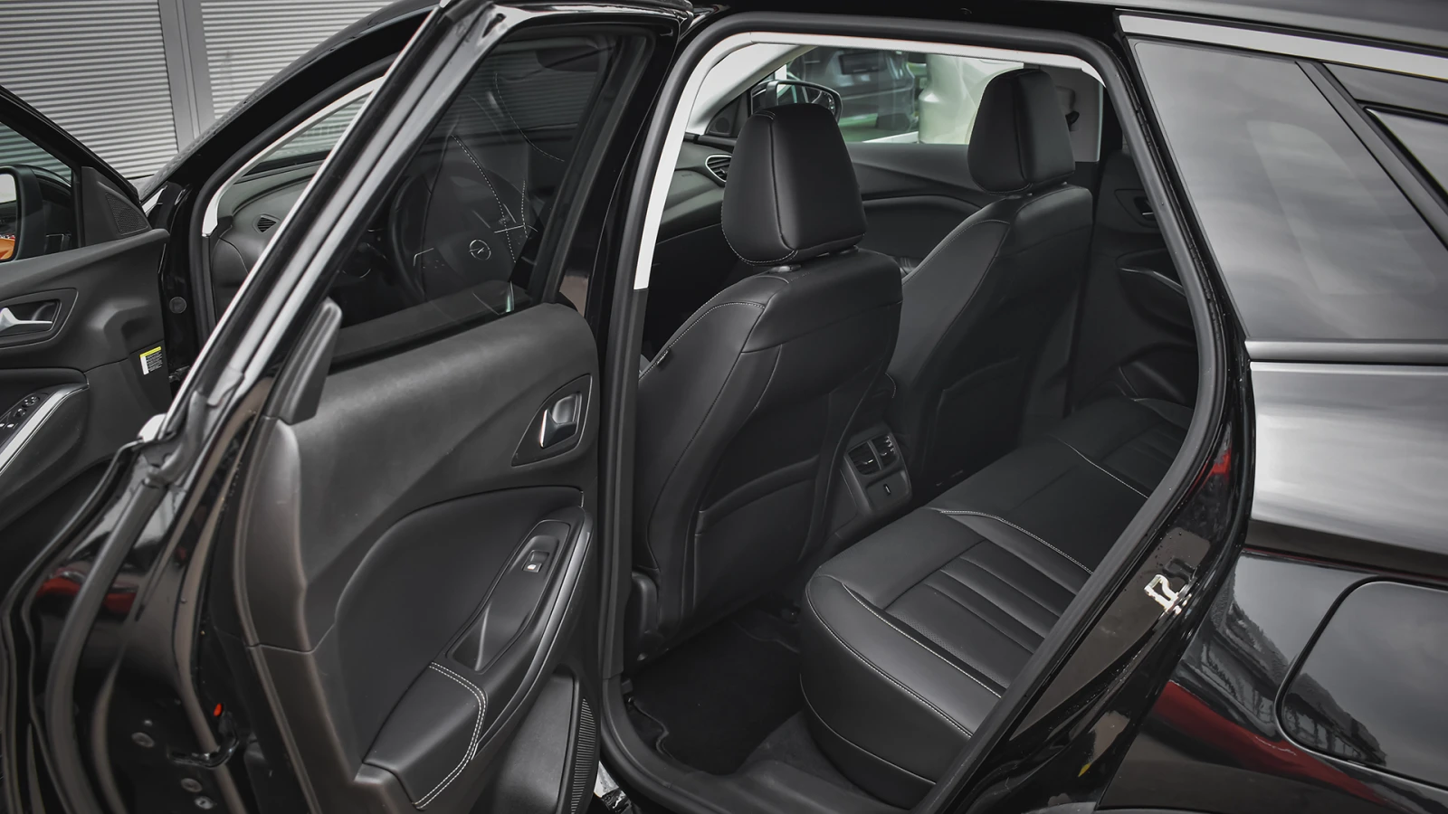 Opel Grandland X 1.6 Turbo Innovation Plug-in Hybrid4 4x4 Automatic, снимка 9 - Автомобили и джипове - 53894103