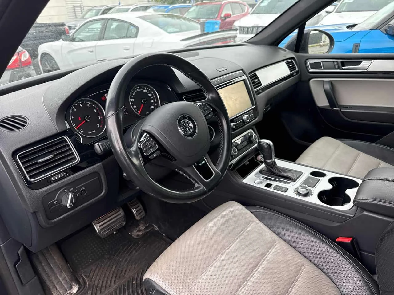 VW Touareg * Wolfsburg Edition* АВТОКРЕДИТ БЕЗ ПЪРВОНАЧАЛНА* , снимка 5 - Автомобили и джипове - 54748787