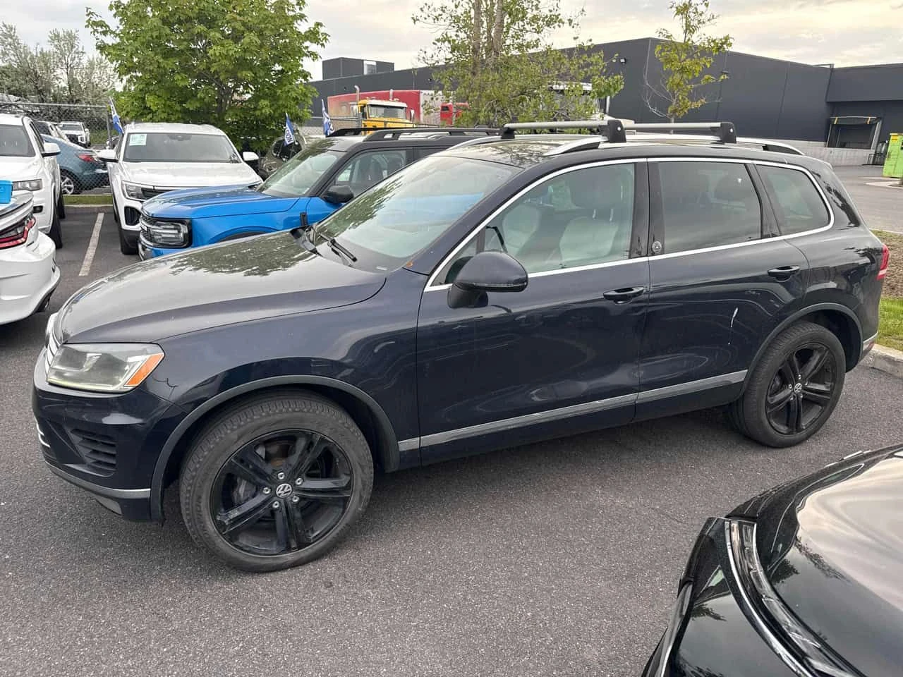 VW Touareg * Wolfsburg Edition* АВТОКРЕДИТ БЕЗ ПЪРВОНАЧАЛНА* , снимка 2 - Автомобили и джипове - 54748787