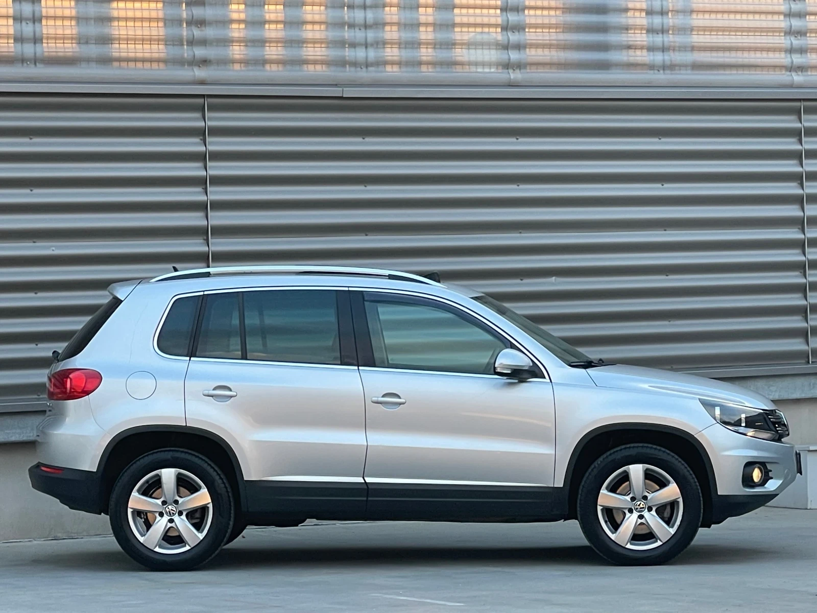 VW Tiguan 2.0 TDI 140 К.С. 4-MOTION 2012 Г. 2 КЛЮЧА ОТЛИЧЕН , снимка 8 - Автомобили и джипове - 55150137