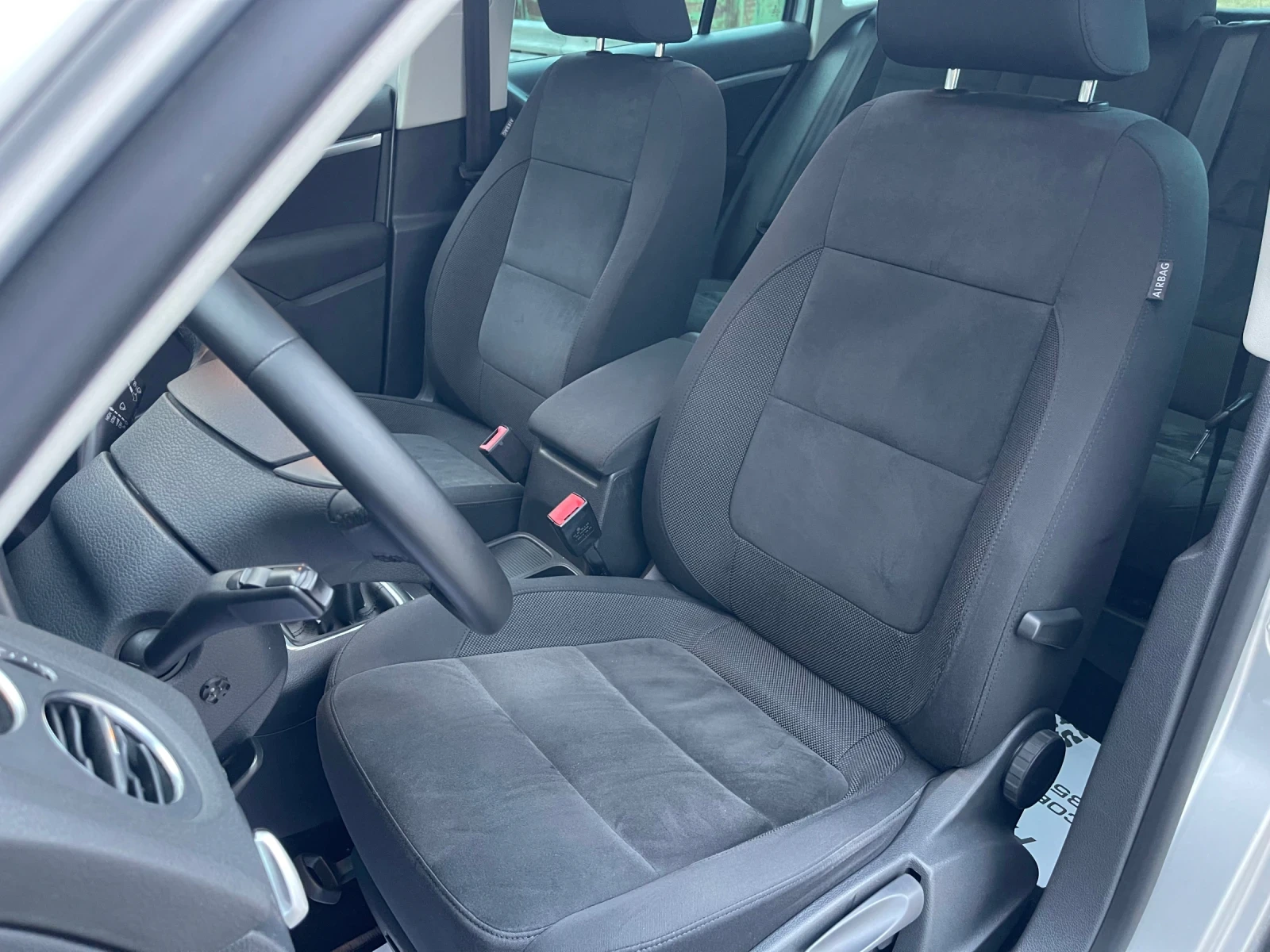 VW Tiguan 2.0 TDI 140 К.С. 4-MOTION 2012 Г. 2 КЛЮЧА ОТЛИЧЕН , снимка 10 - Автомобили и джипове - 55150137