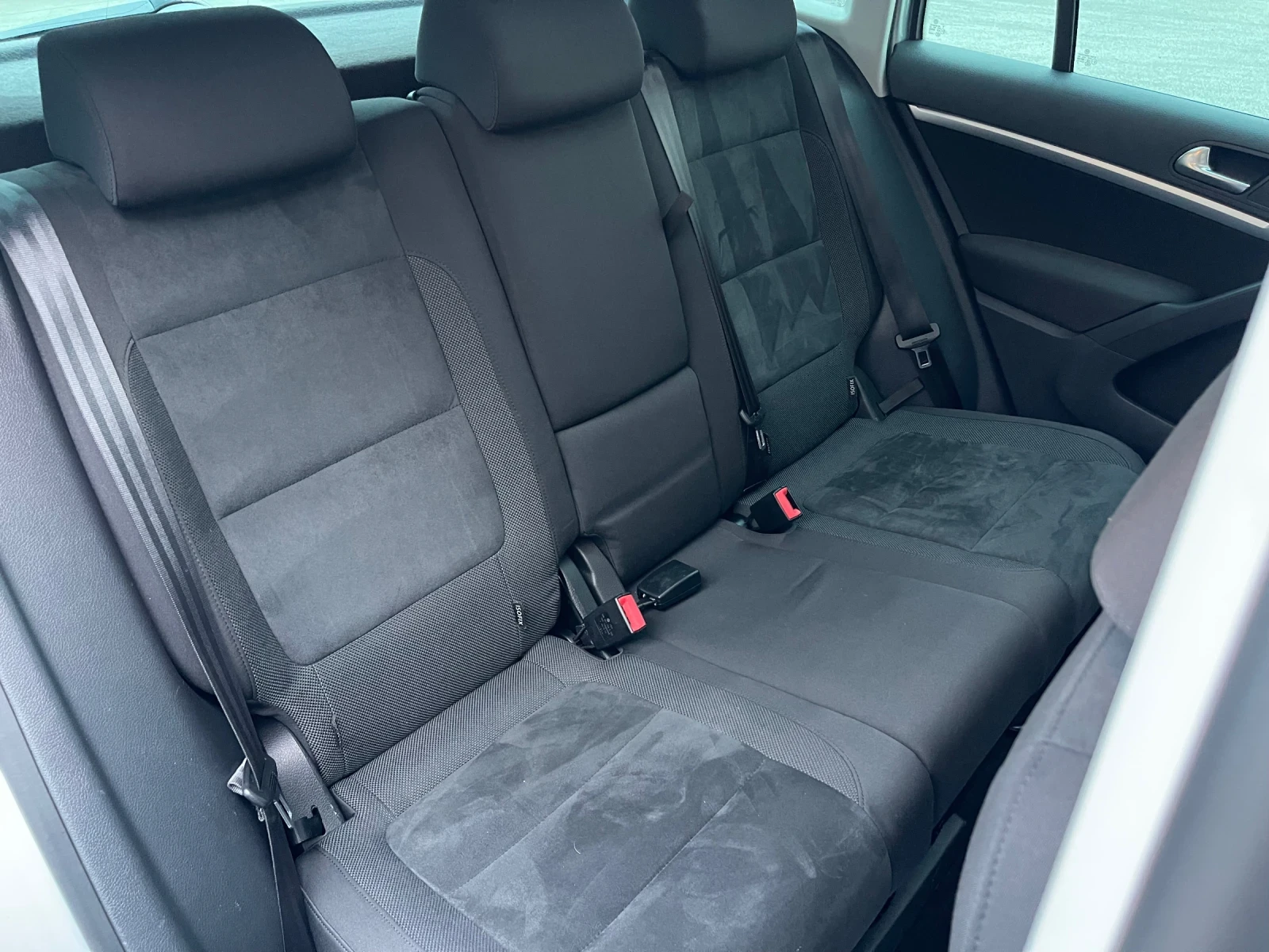 VW Tiguan 2.0 TDI 140 К.С. 4-MOTION 2012 Г. 2 КЛЮЧА ОТЛИЧЕН , снимка 11 - Автомобили и джипове - 55150137