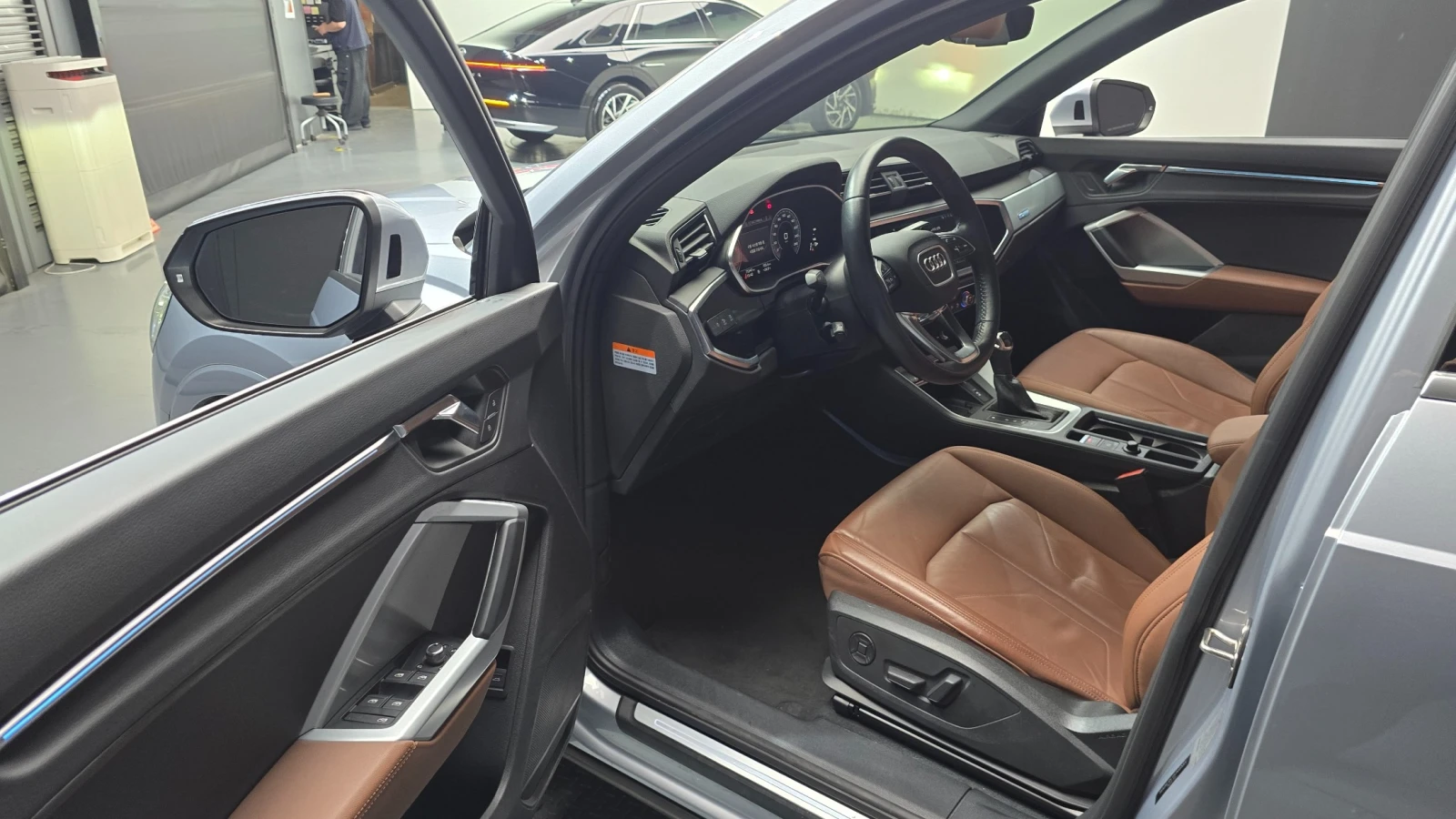 Audi Q3 35 TDI Premium , снимка 8 - Автомобили и джипове - 55612990