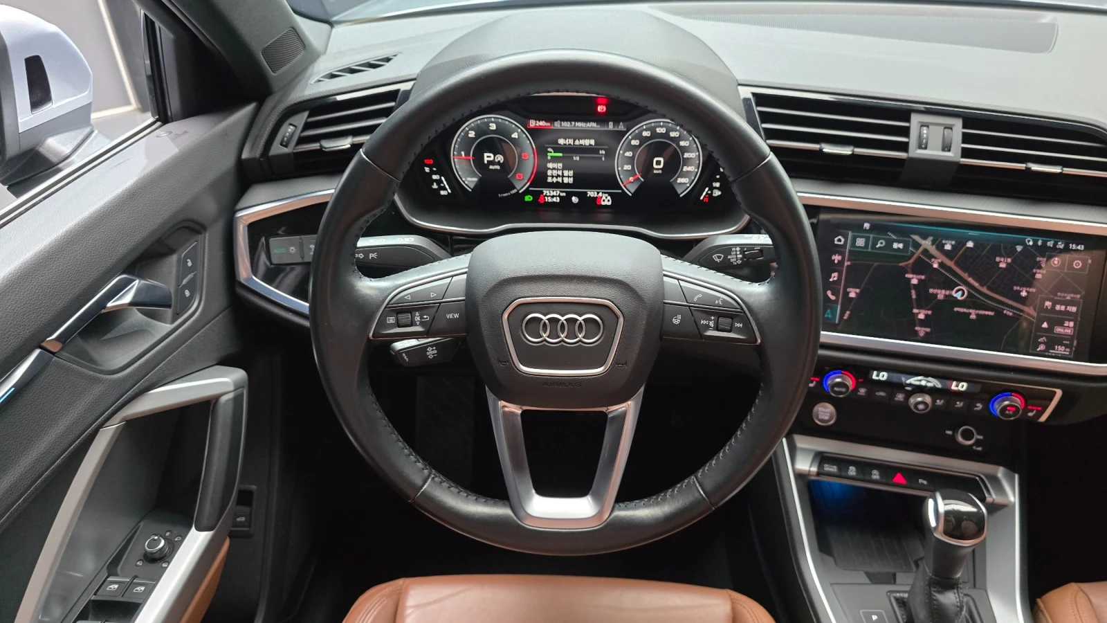 Audi Q3 35 TDI Premium , снимка 11 - Автомобили и джипове - 55612990