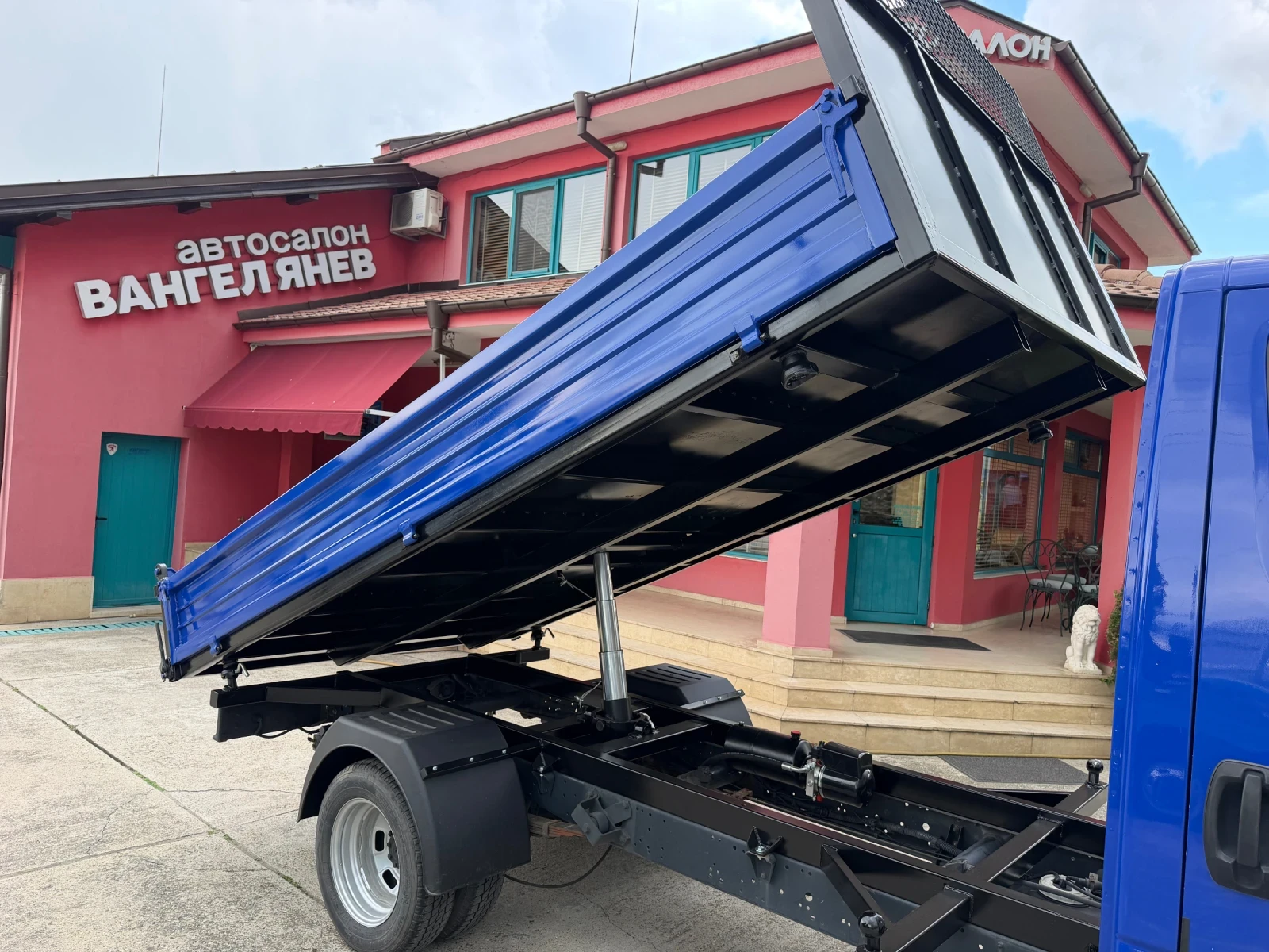 Iveco Daily 3.0HPI* 35C17* Климатик* Тристранен самосвал* 3.70, снимка 13 - Бусове и автобуси - 54924878