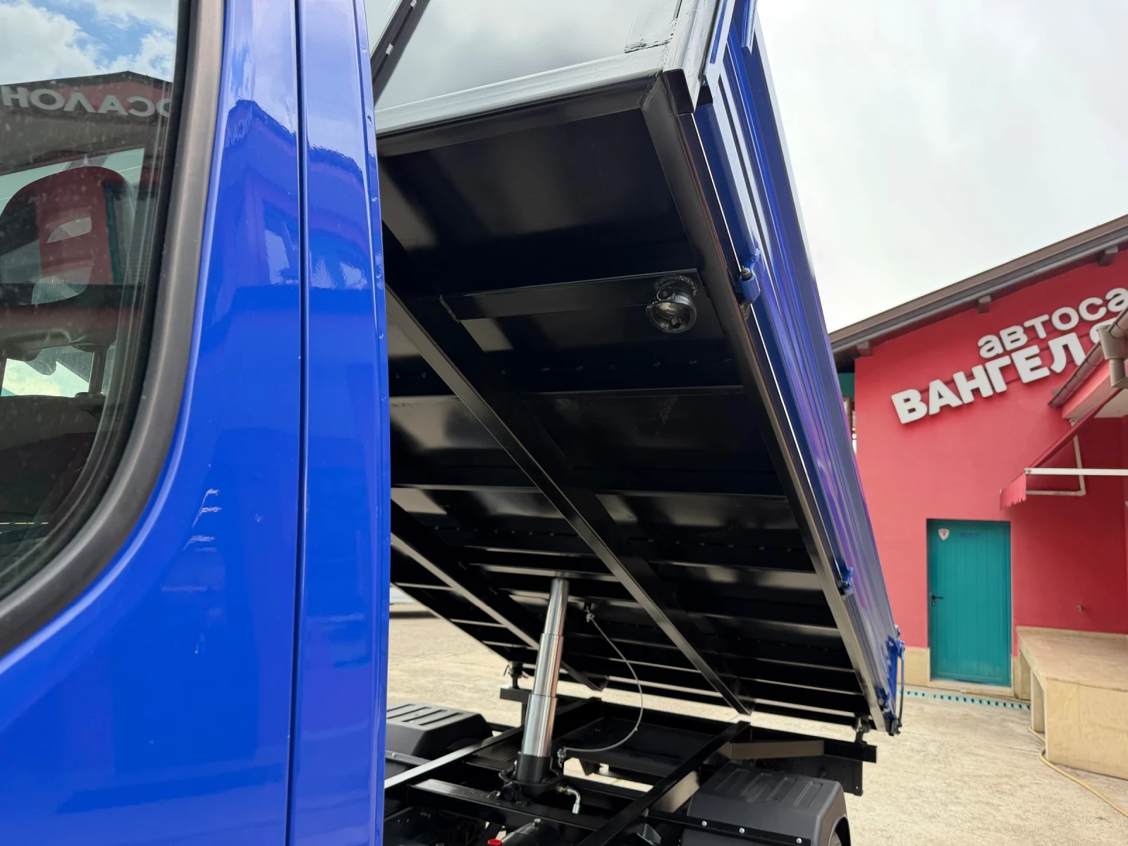 Iveco Daily 3.0HPI* 35C17* Климатик* Тристранен самосвал* 3.70, снимка 7 - Бусове и автобуси - 54924878