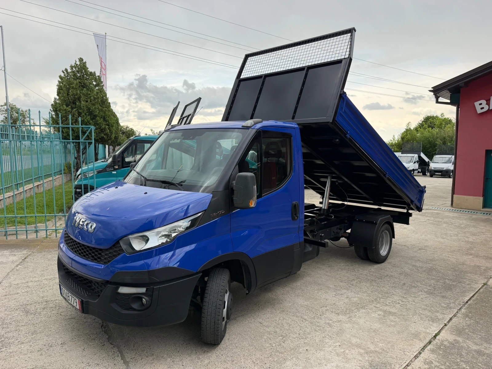 Iveco Daily 3.0HPI* 35C17* Климатик* Тристранен самосвал* 3.70, снимка 3 - Бусове и автобуси - 54924878