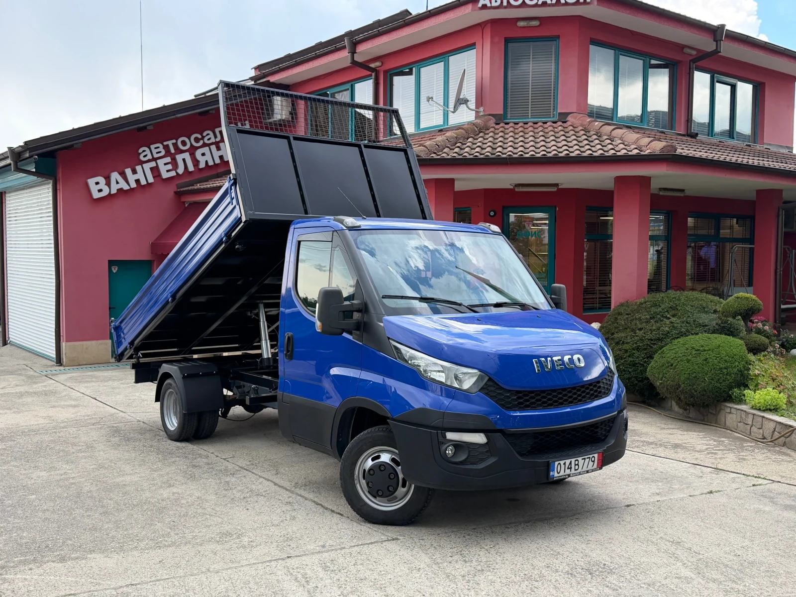 Iveco Daily 3.0HPI* 35C17* Климатик* Тристранен самосвал* 3.70, снимка 17 - Бусове и автобуси - 54924878