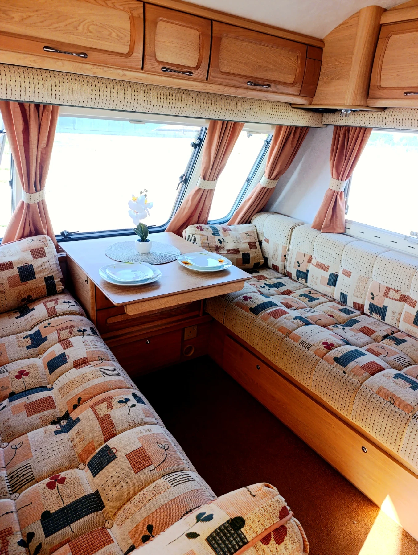 Каравана Eldis Odyssey, снимка 9 - Каравани и кемпери - 55564625