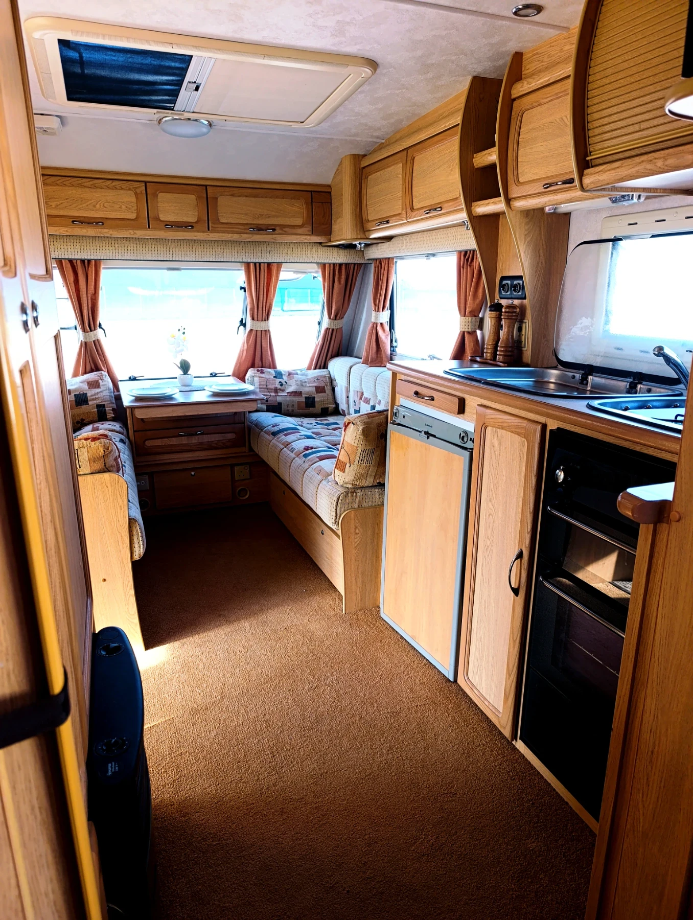 Каравана Eldis Odyssey, снимка 11 - Каравани и кемпери - 55564625