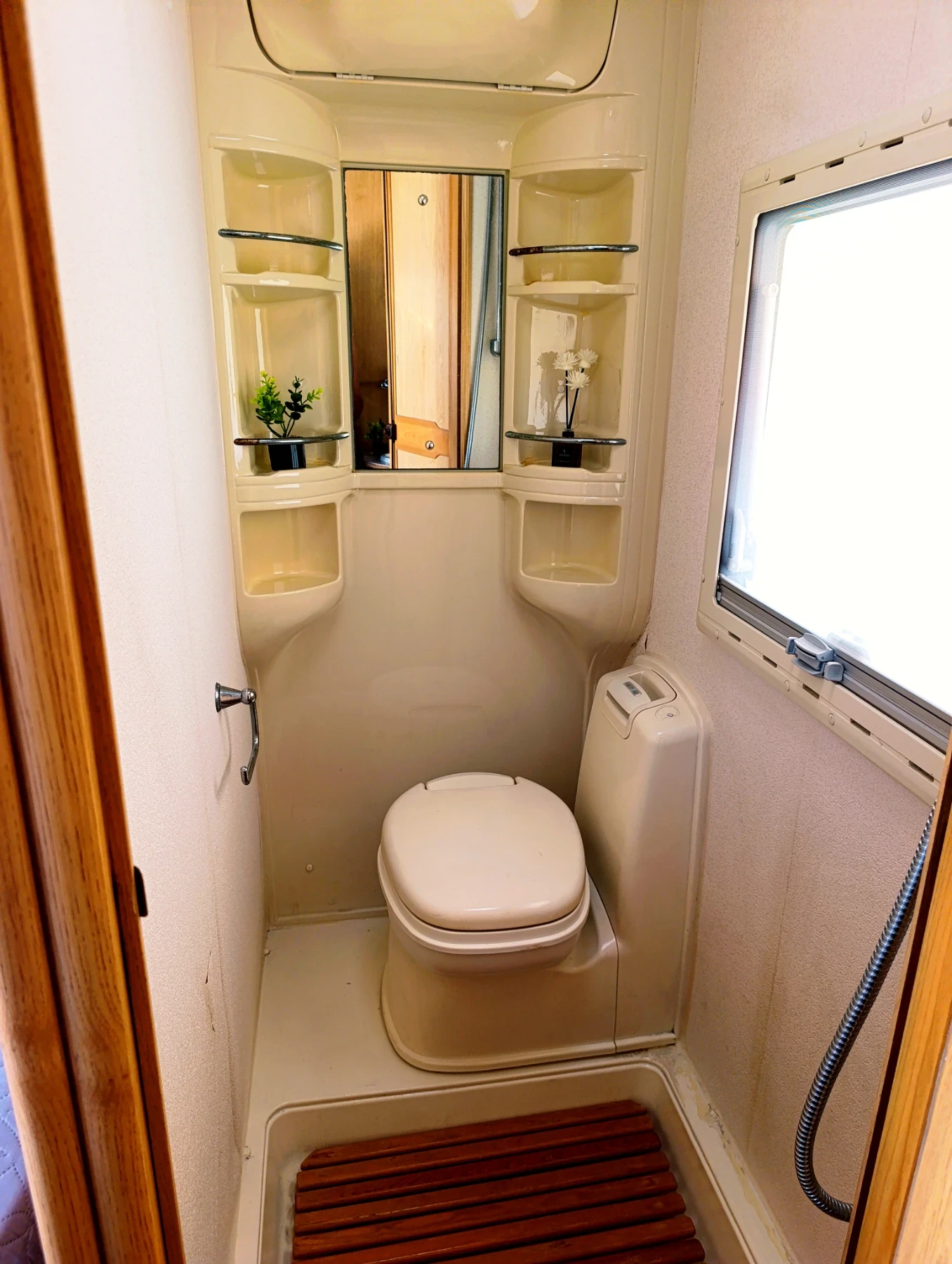 Каравана Eldis Odyssey, снимка 12 - Каравани и кемпери - 55564625