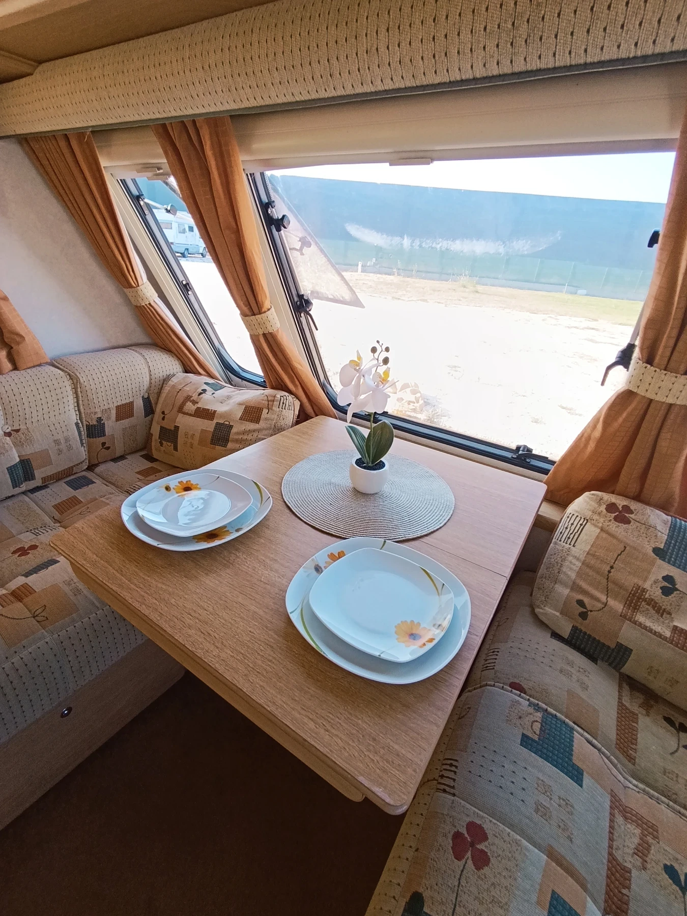 Каравана Eldis Odyssey, снимка 15 - Каравани и кемпери - 55564625