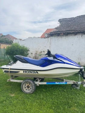 ����� �� �������� �� ���� Honda Akwatrax 