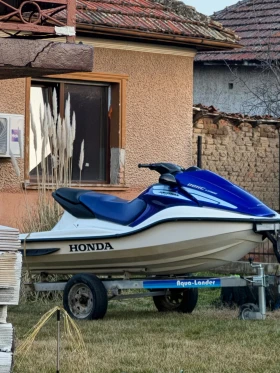 ����� �� �������� �� ���� Honda Akwatrax 