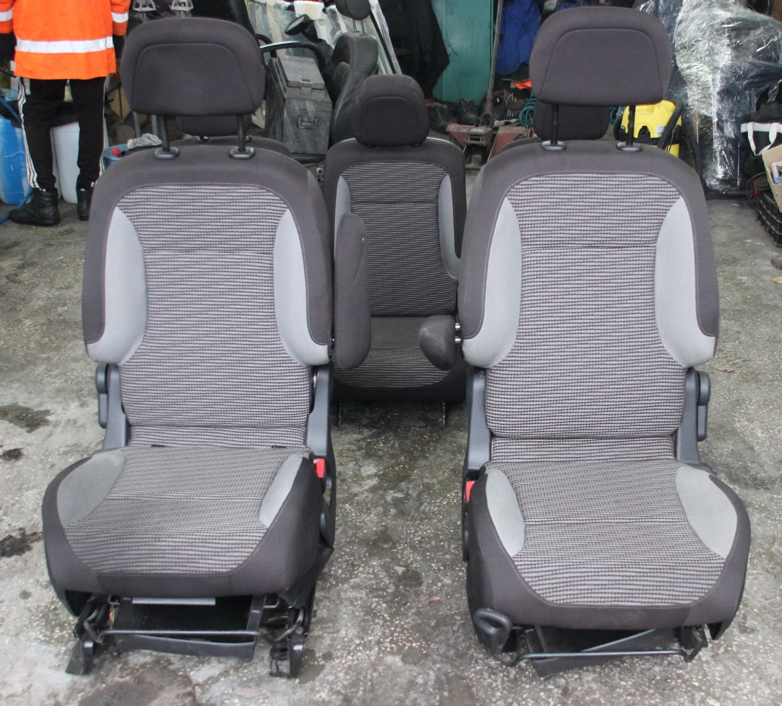       2009 .   | Mobile.bg   2