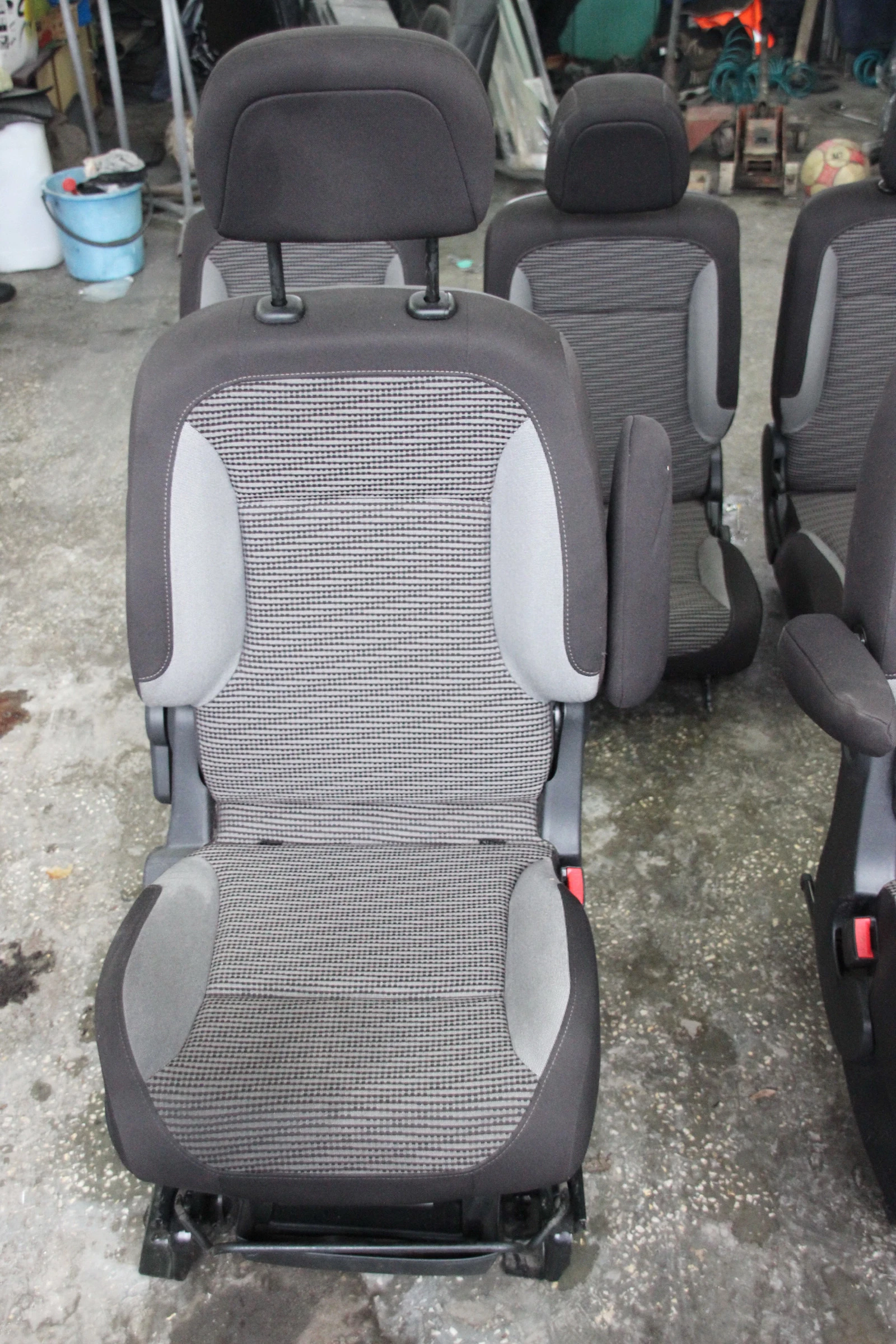       2009 .   | Mobile.bg   3