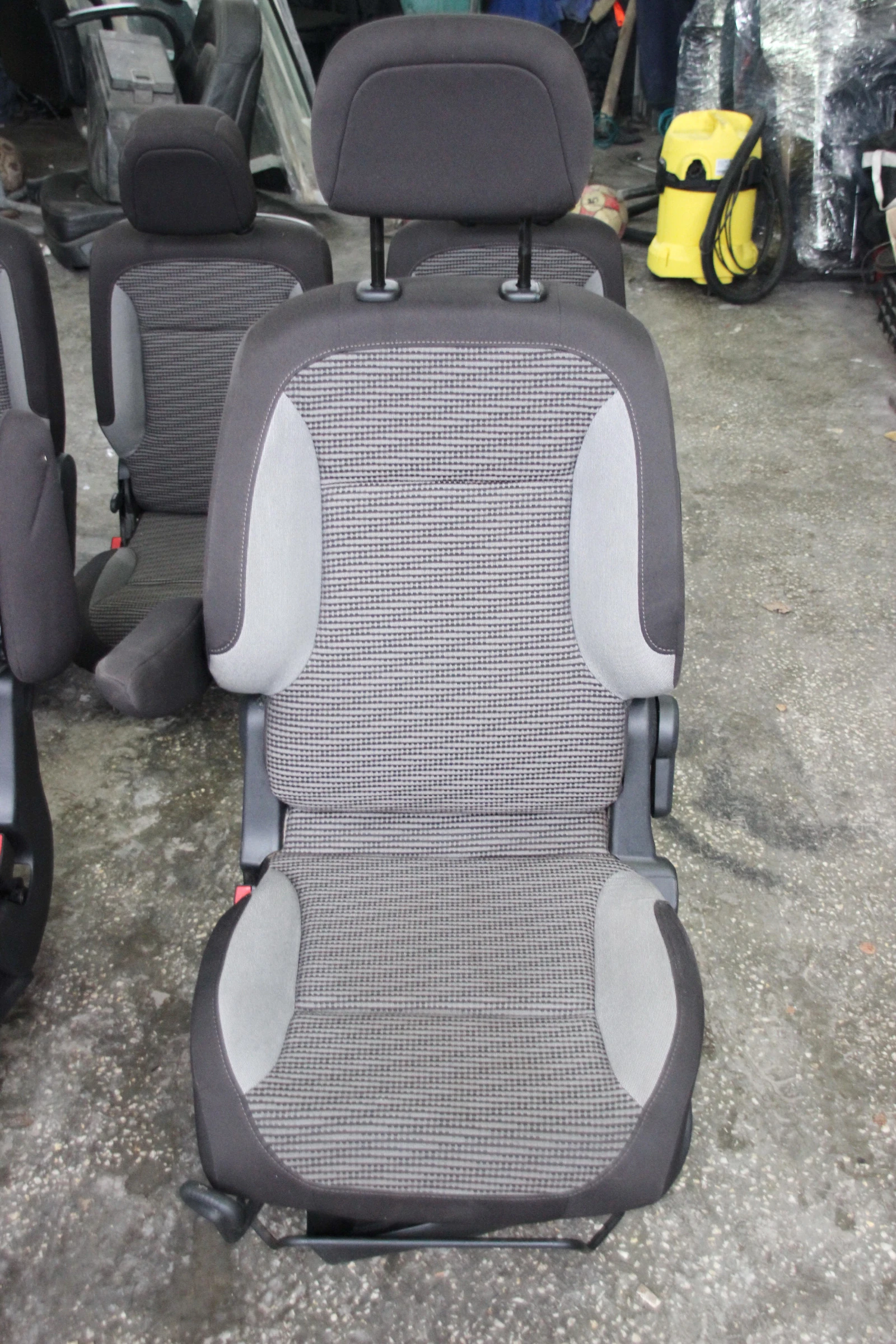       2009 .   | Mobile.bg   4