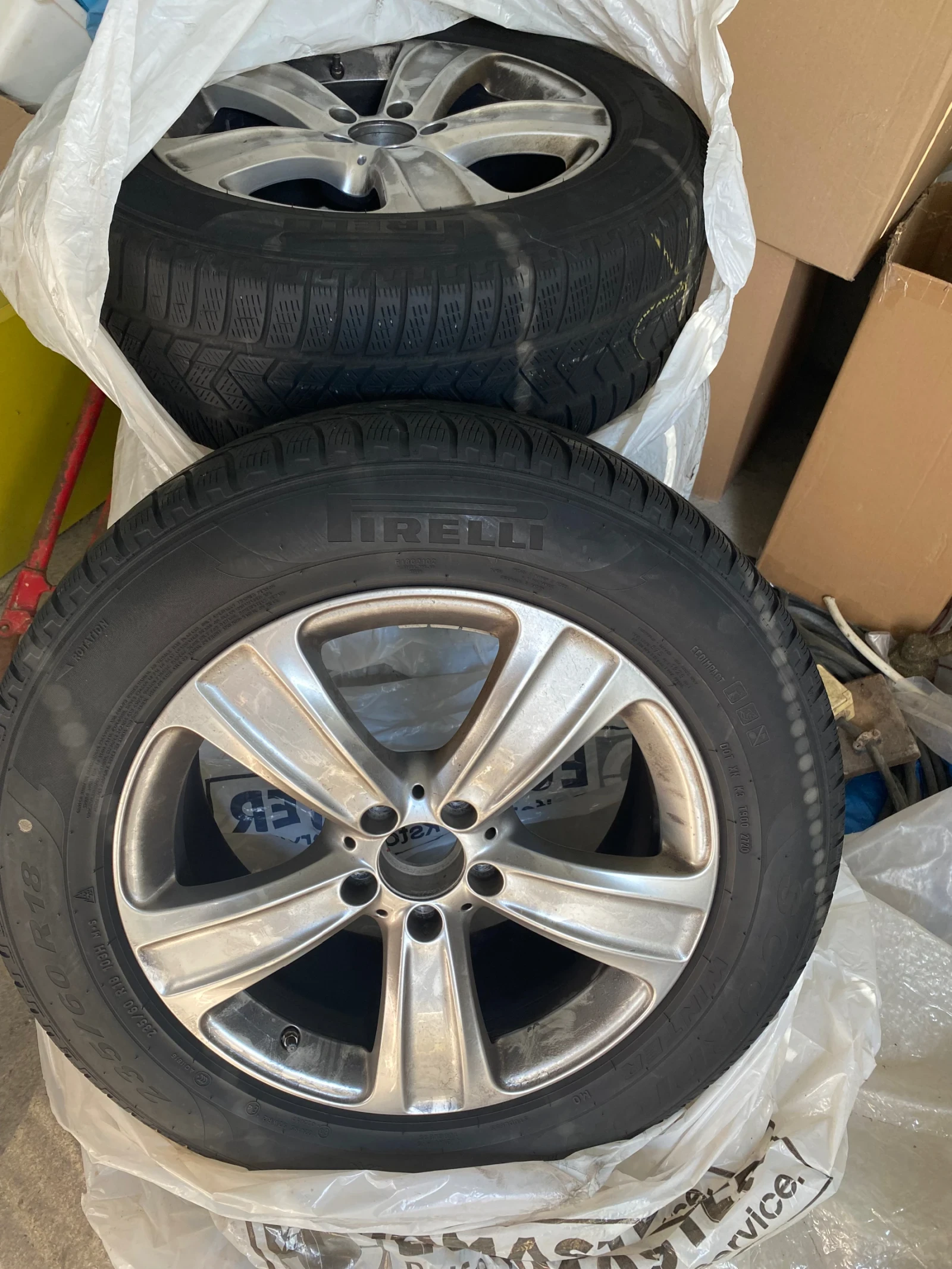 Гуми с джанти Pirelli 235/60R18, снимка 4 - Гуми и джанти - 55899376