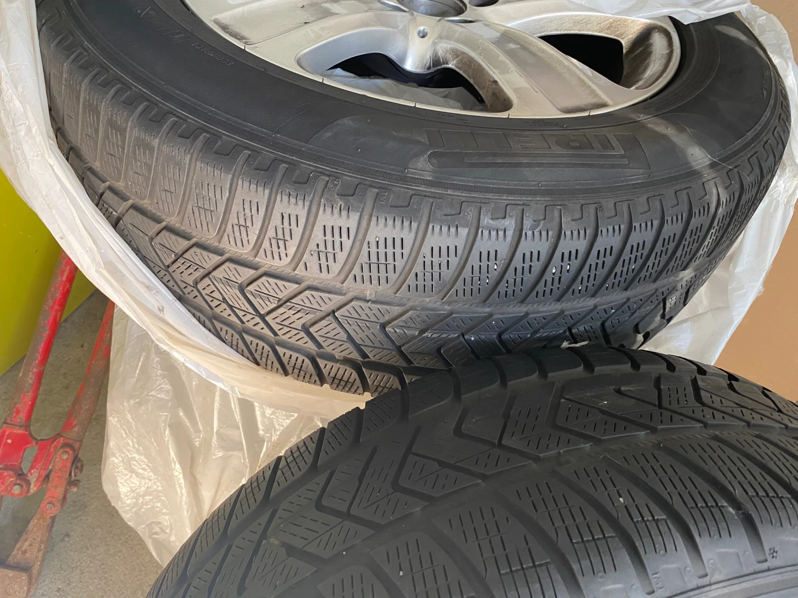Гуми с джанти Pirelli 235/60R18, снимка 2 - Гуми и джанти - 55899376