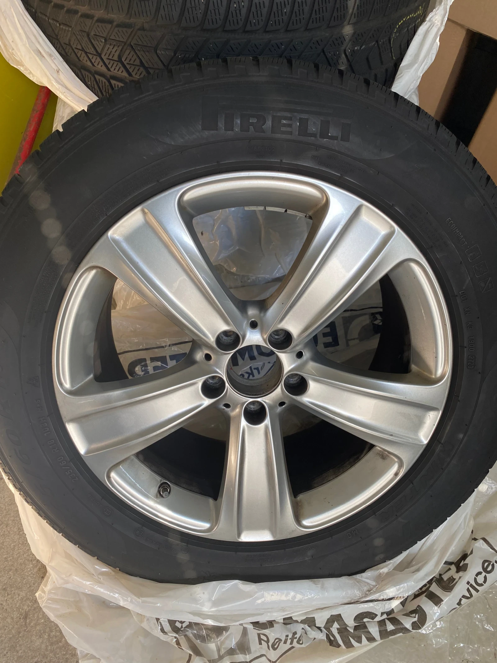 Гуми с джанти Pirelli 235/60R18