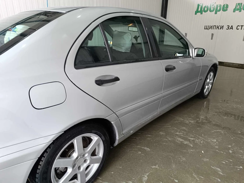 Mercedes-Benz C 200, снимка 4 - Автомобили и джипове - 47649461