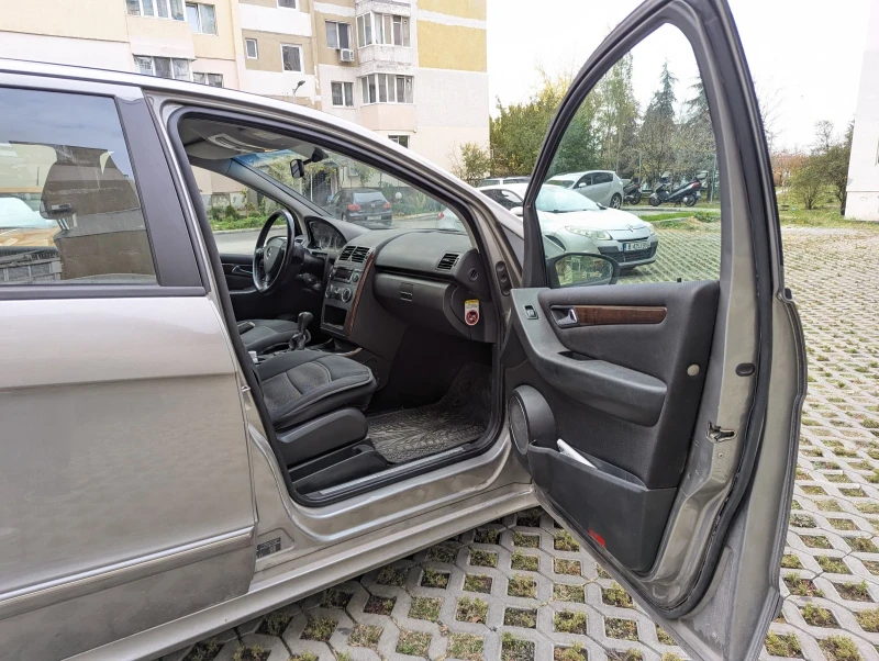 Mercedes-Benz A 180, снимка 12 - Автомобили и джипове - 48474029