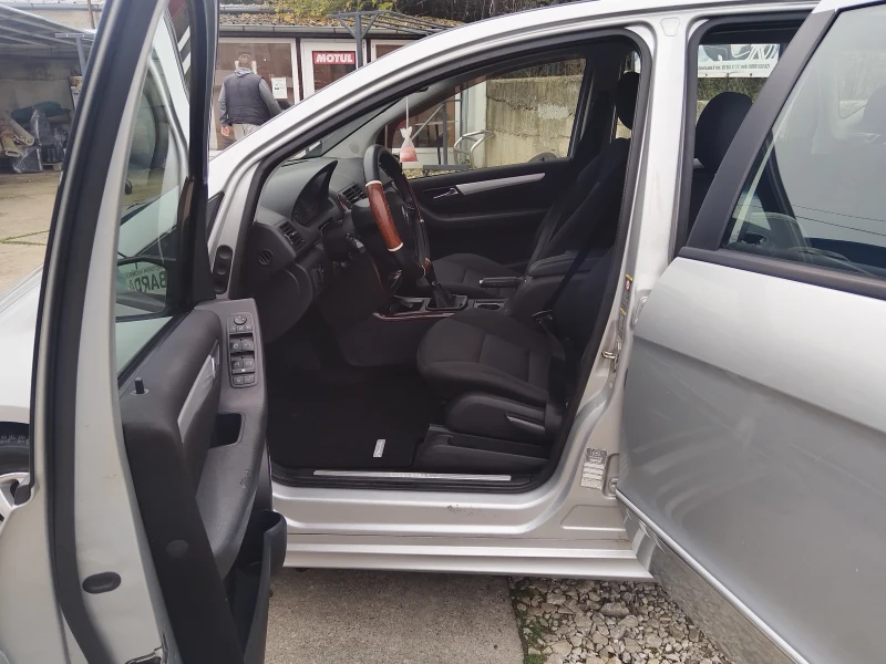Mercedes-Benz A 180, снимка 5 - Автомобили и джипове - 52412820