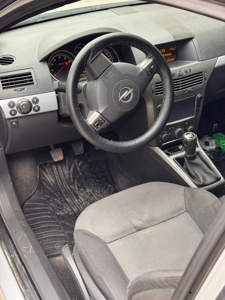 Opel Astra H GTC 1.4 - изображение 7