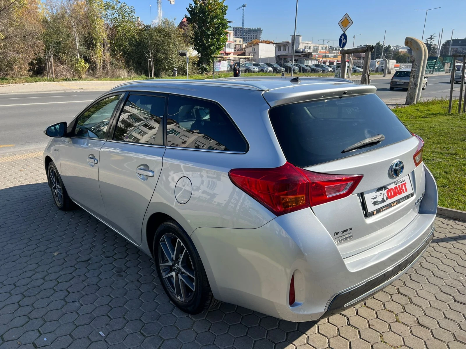 Toyota Auris 1.8HYBRID/EU.5B - изображение 4