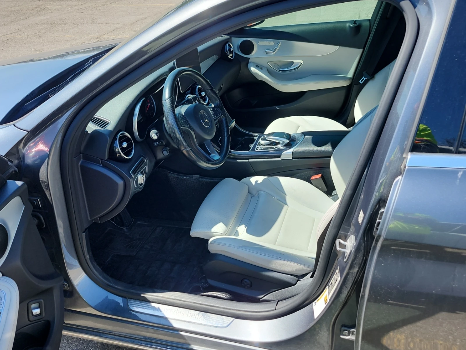 Mercedes-Benz C 300 * 4MATIC * CARFAX * ОПЦИЯ ЗА ФИНАНСИРАНЕ  - изображение 5