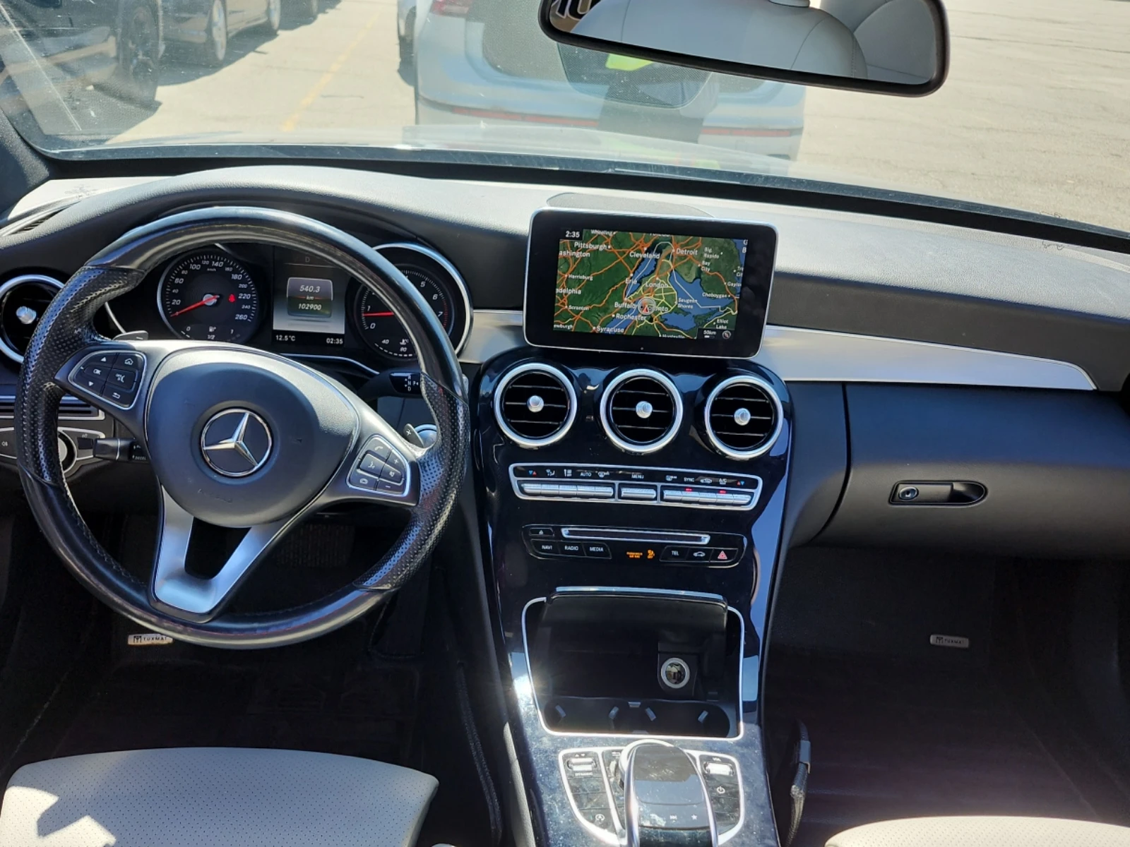 Mercedes-Benz C 300 * 4MATIC * CARFAX * ОПЦИЯ ЗА ФИНАНСИРАНЕ  - изображение 4