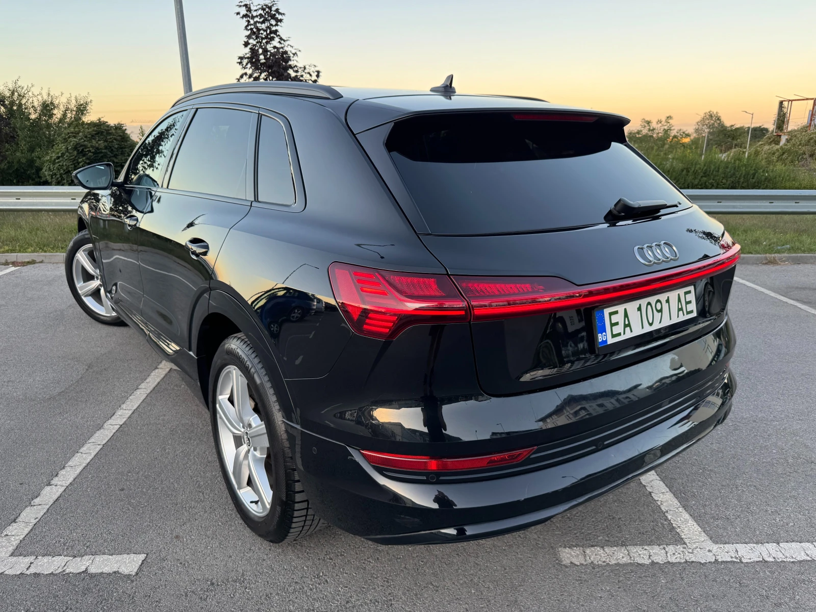 Audi E-Tron 50 quattro - изображение 4