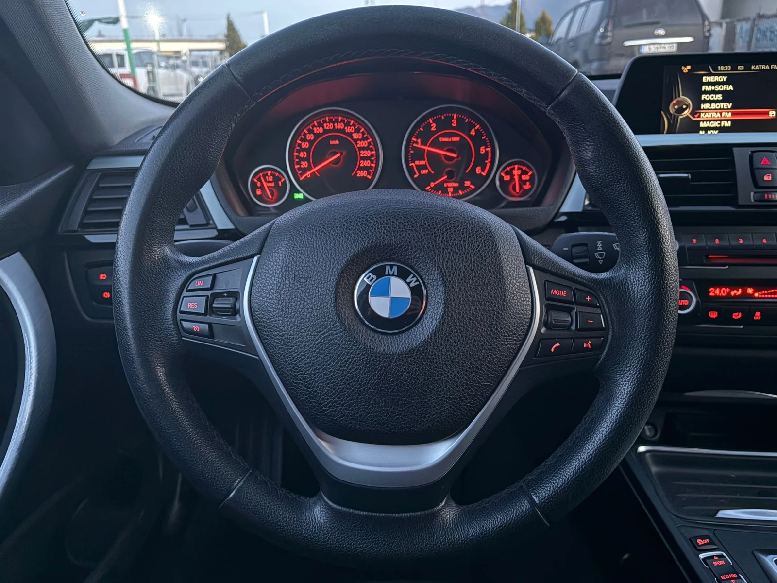 BMW 318 BMW 318d ТОП СЪСТОЯНИЕ!, снимка 12 - Автомобили и джипове - 53819521