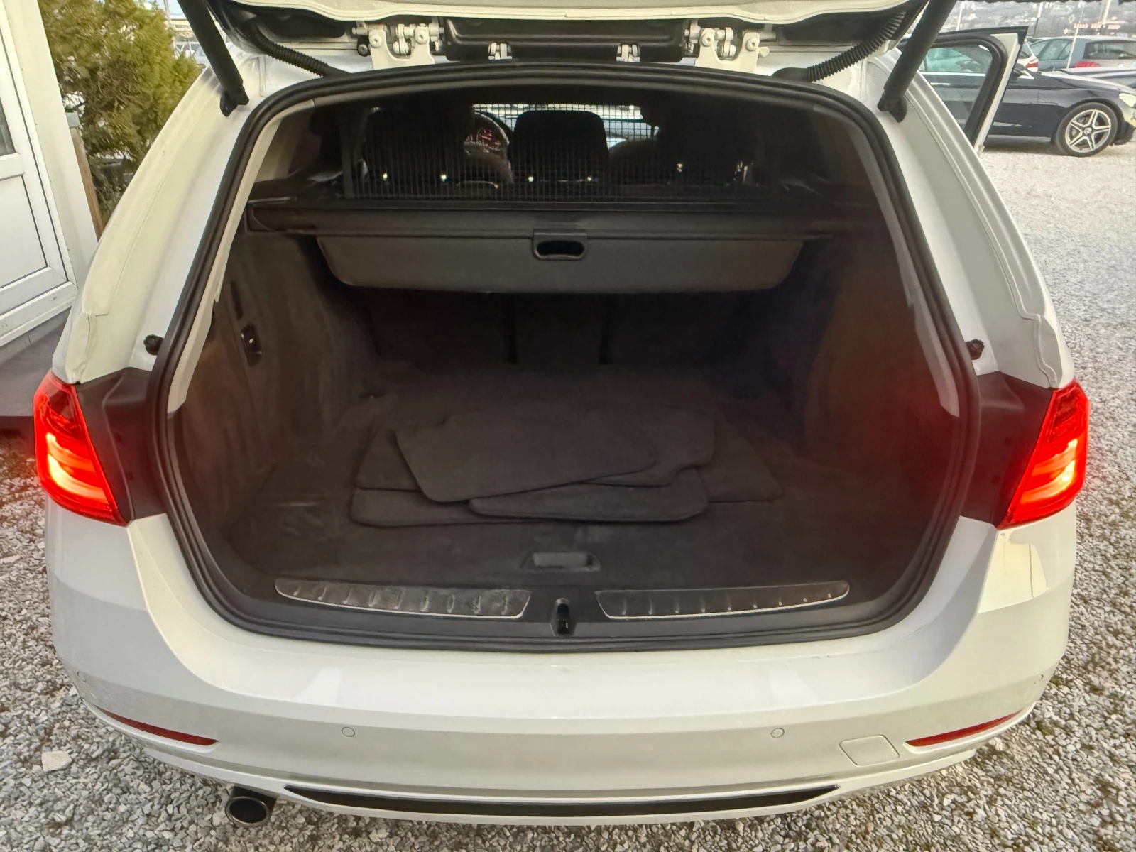 BMW 318 BMW 318d ТОП СЪСТОЯНИЕ!, снимка 14 - Автомобили и джипове - 53819521