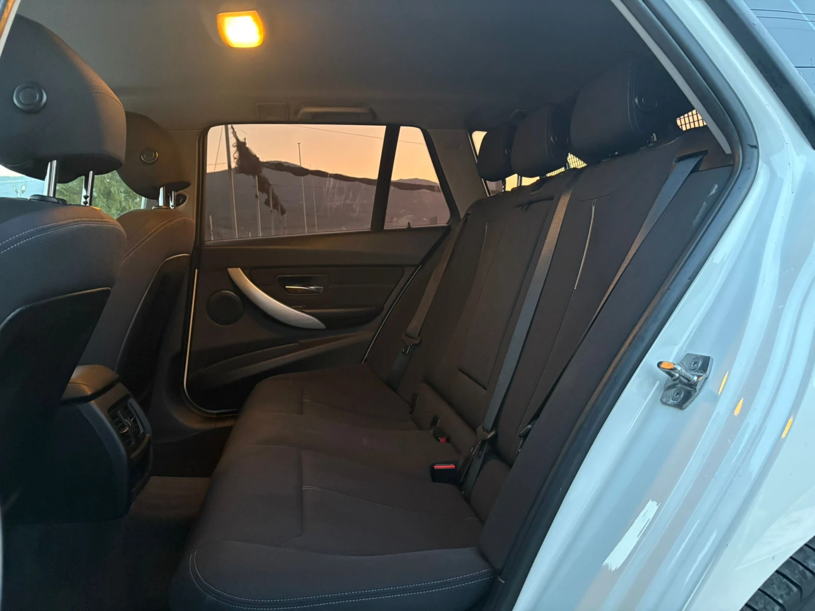 BMW 318 BMW 318d ТОП СЪСТОЯНИЕ!, снимка 8 - Автомобили и джипове - 53819521