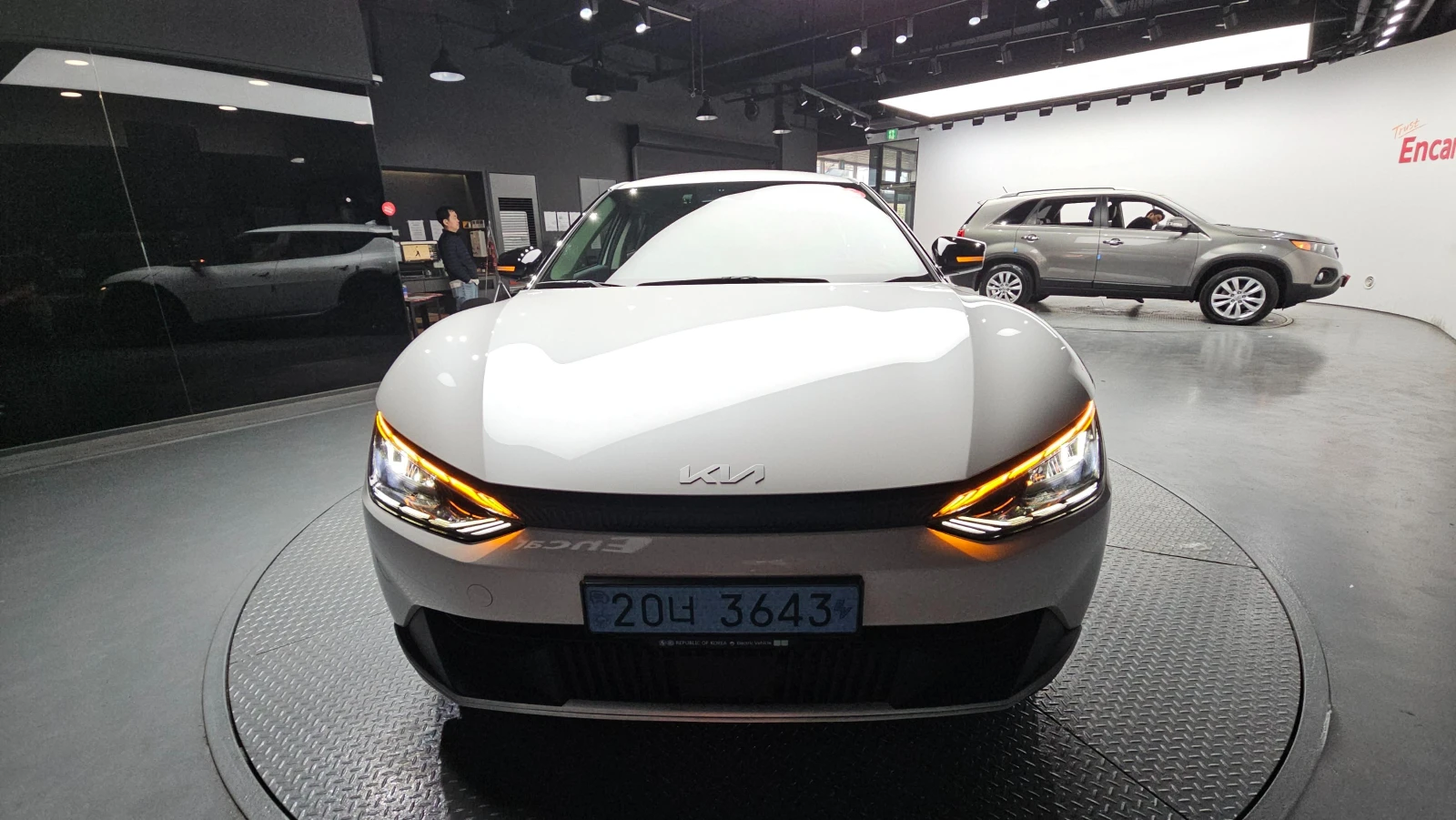 Kia EV6 Standard air, снимка 3 - Автомобили и джипове - 54247111