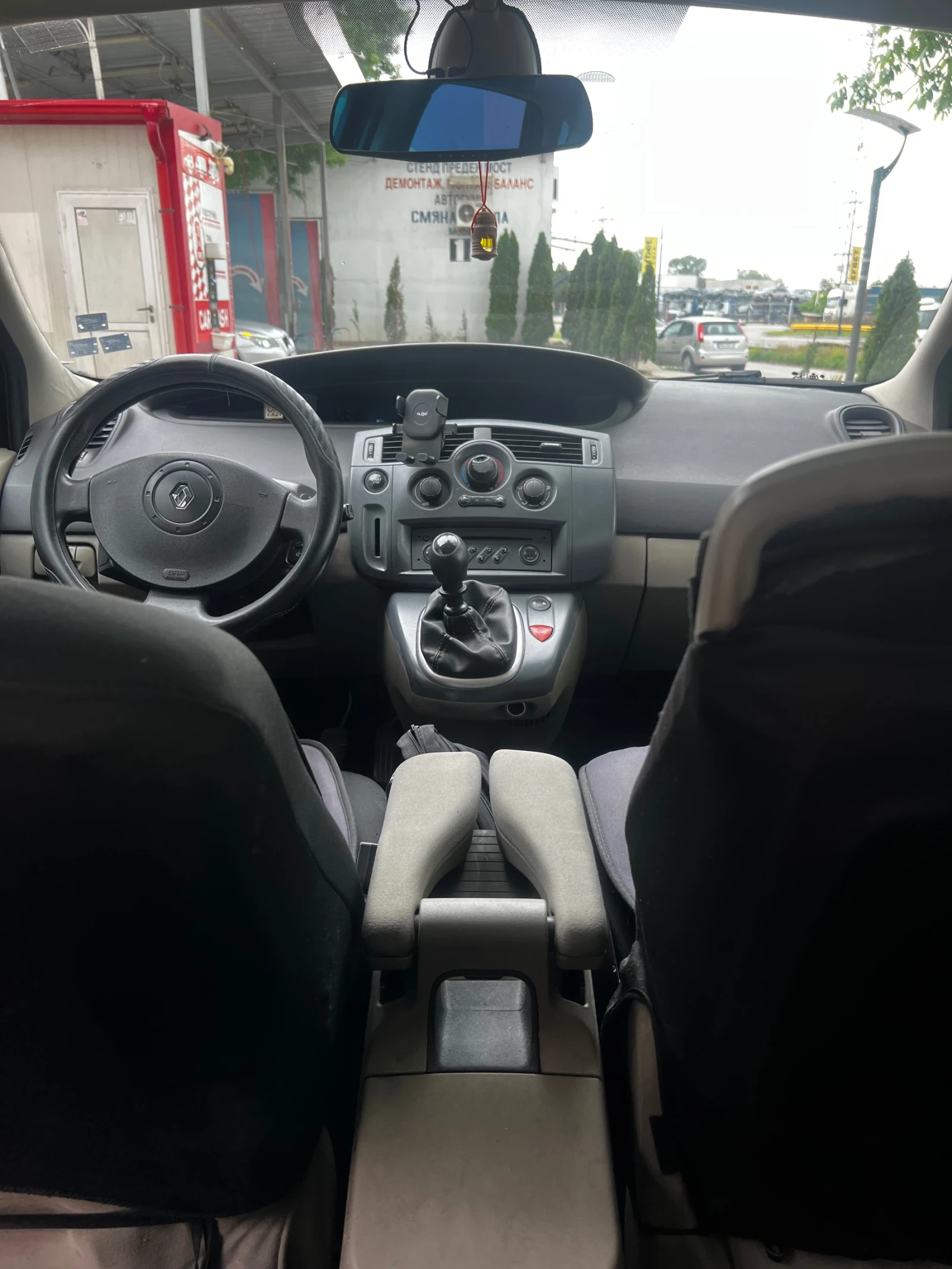 Renault Megane Scenic, снимка 11 - Автомобили и джипове - 54685421