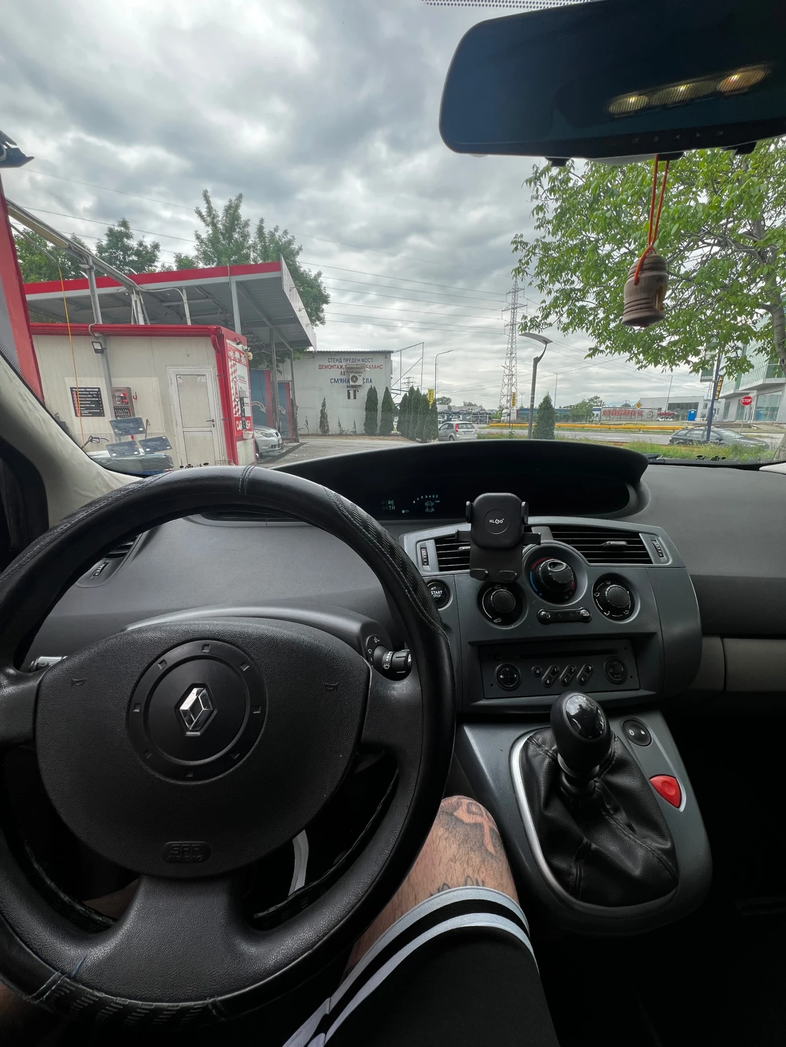 Renault Megane Scenic, снимка 10 - Автомобили и джипове - 54685421