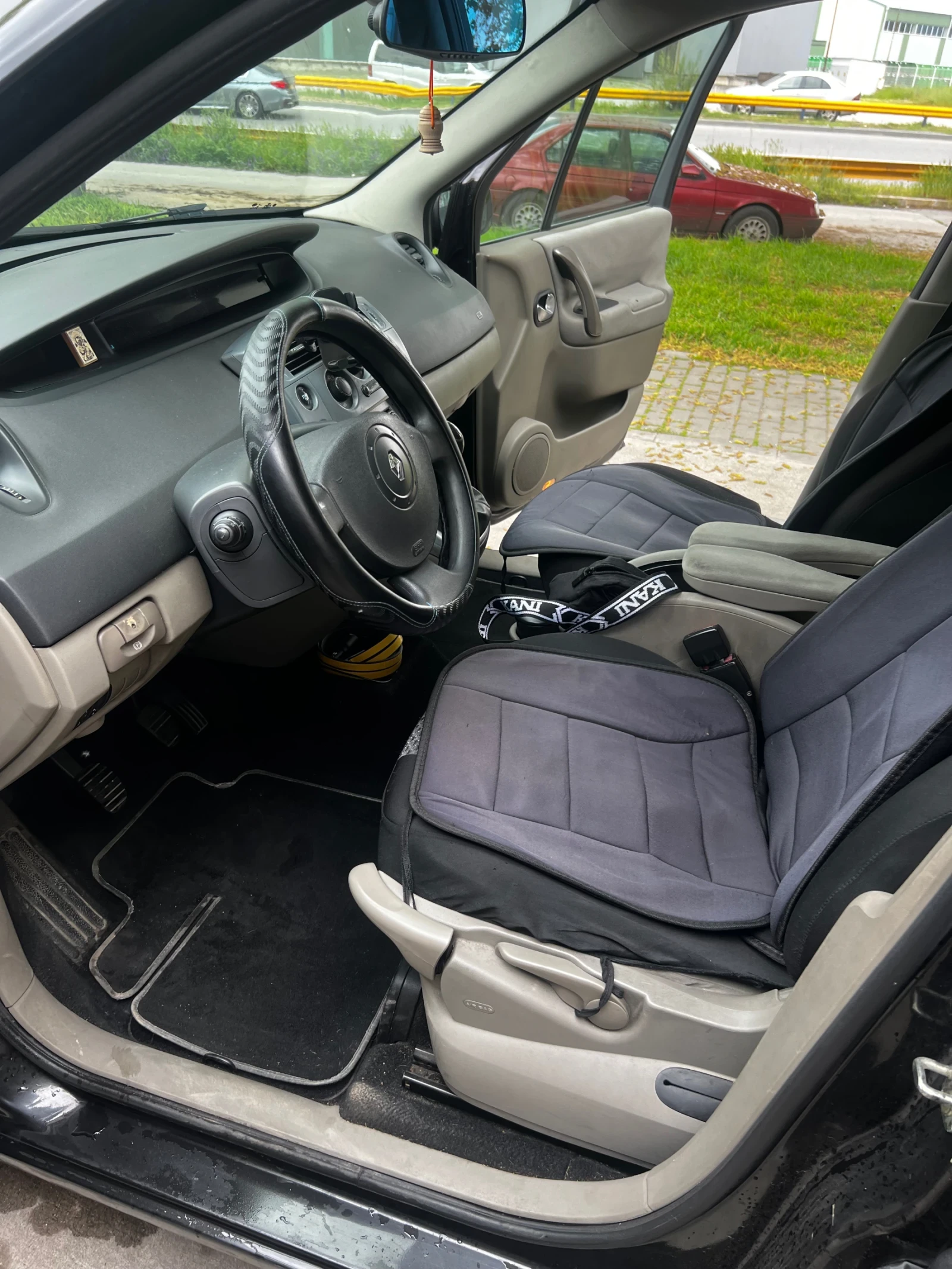 Renault Megane Scenic, снимка 5 - Автомобили и джипове - 54685421
