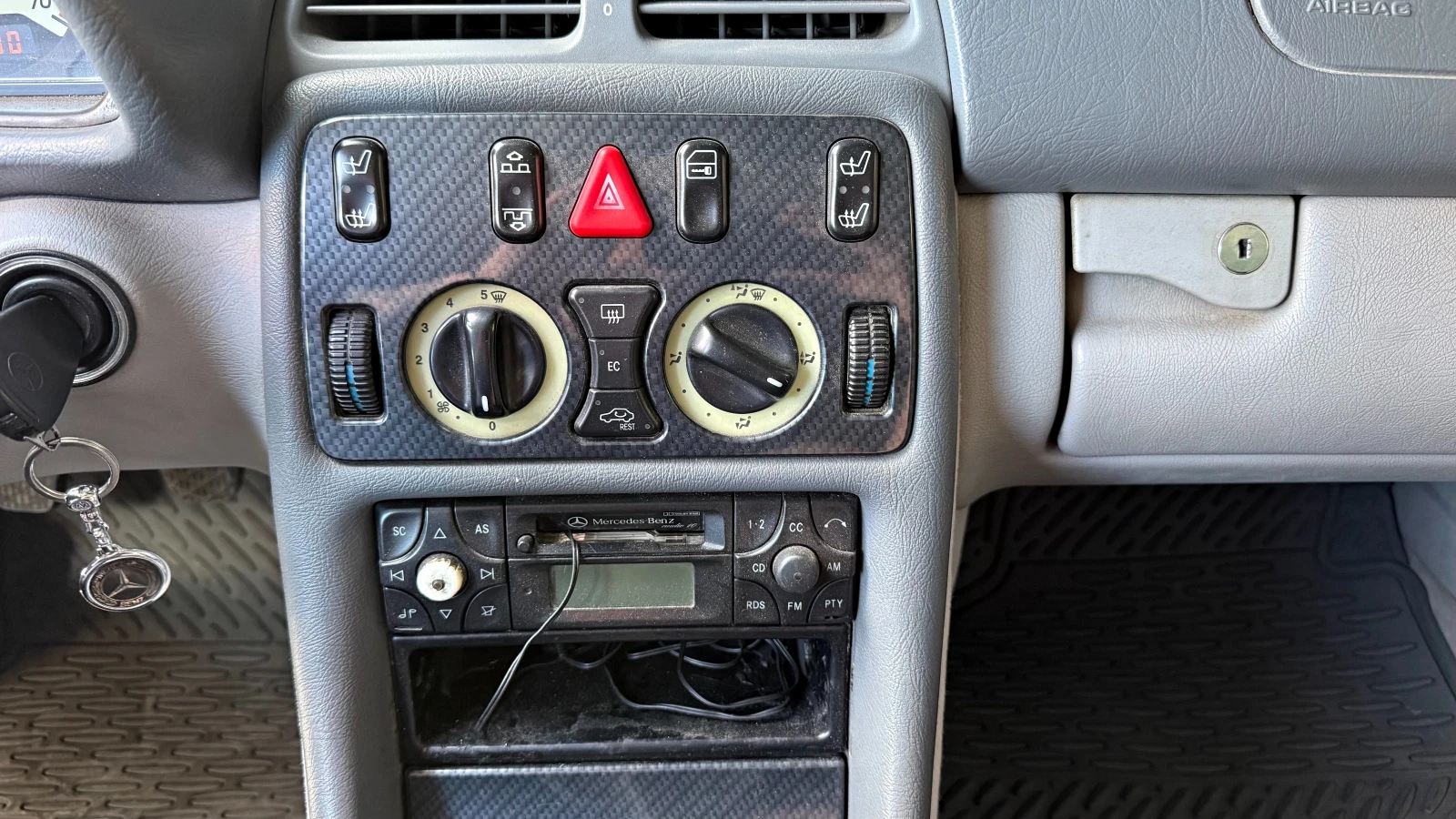 Mercedes-Benz CLK 2.0i , снимка 11 - Автомобили и джипове - 54741302