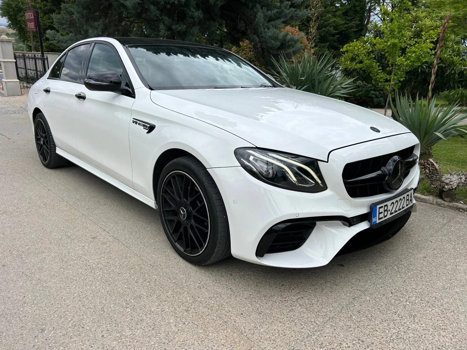 Mercedes-Benz E 220 AMG ТОП, снимка 3 - Автомобили и джипове - 54885849