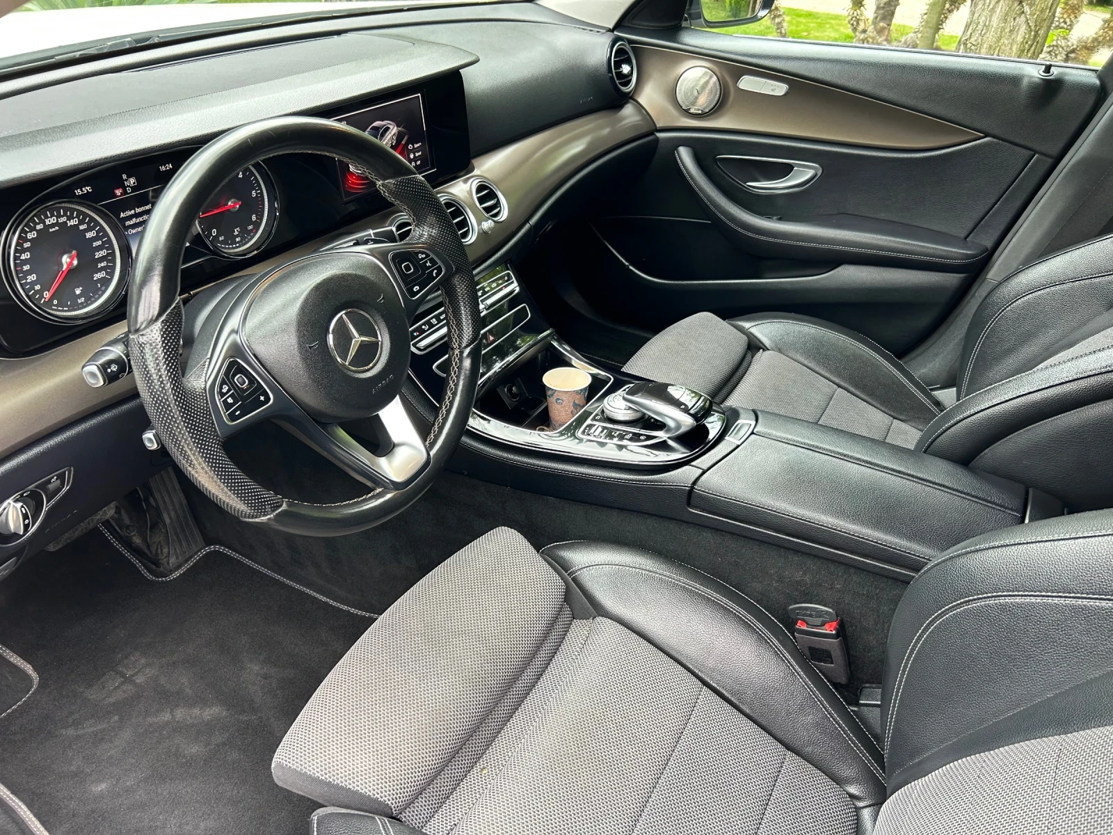 Mercedes-Benz E 220 AMG ТОП, снимка 10 - Автомобили и джипове - 54885849