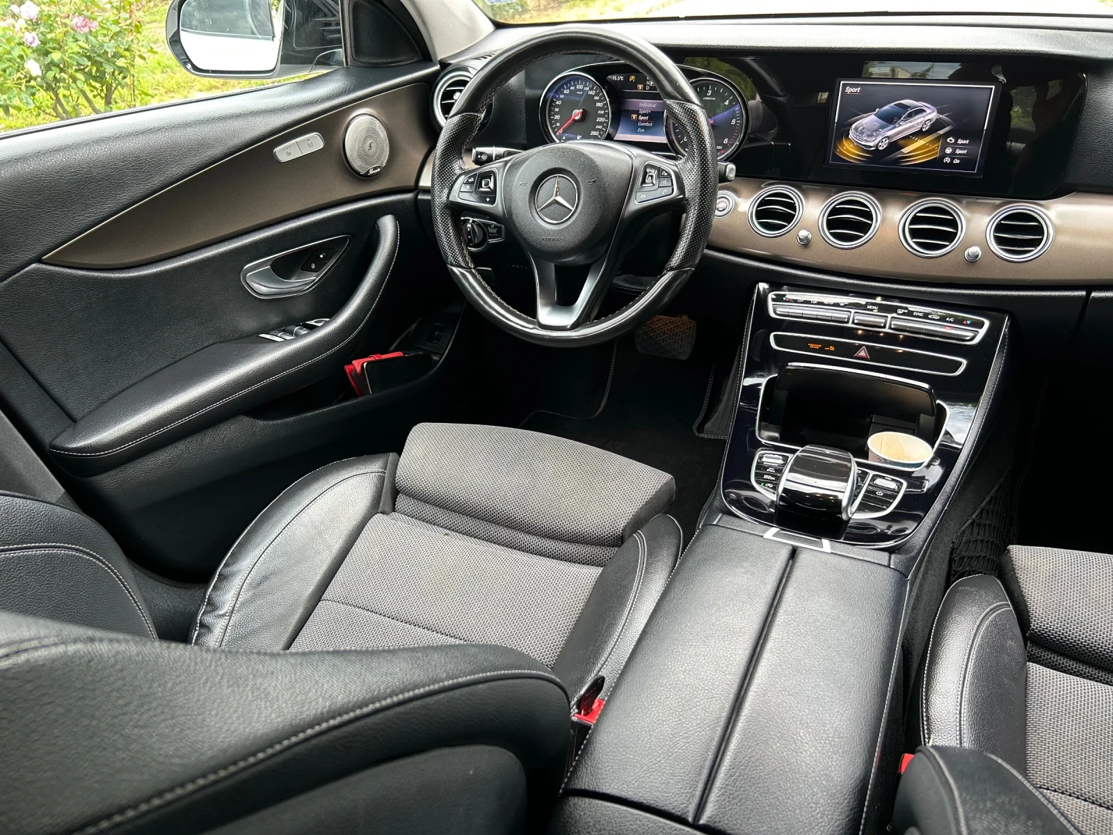 Mercedes-Benz E 220 AMG ТОП, снимка 9 - Автомобили и джипове - 54885849